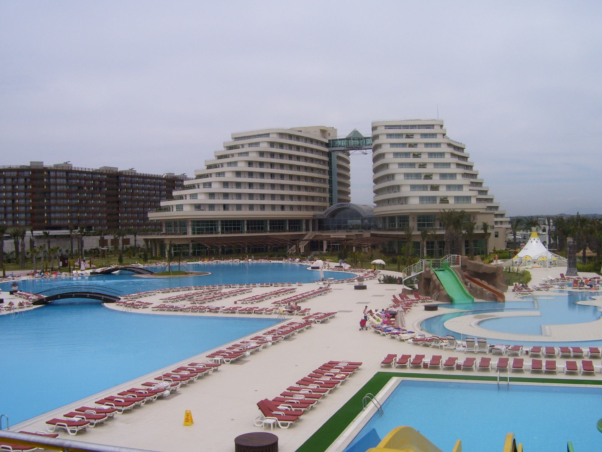 MIRACLE DELUXE HOTEL